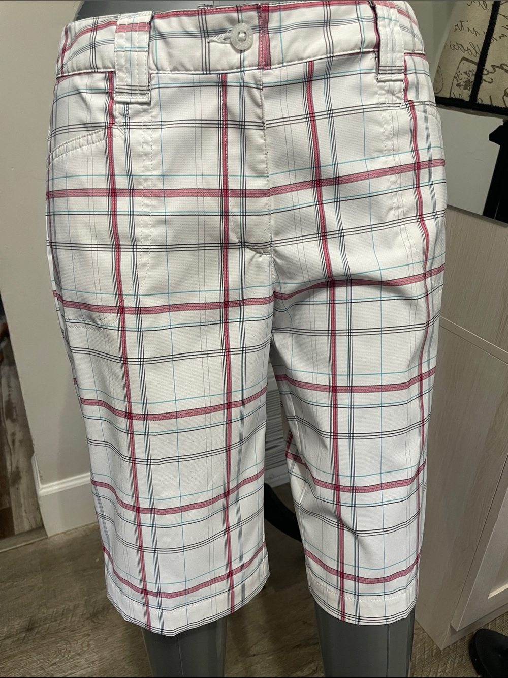 Slazenger White Plaid Flat-Front Shorts with Pink and Teal Lines